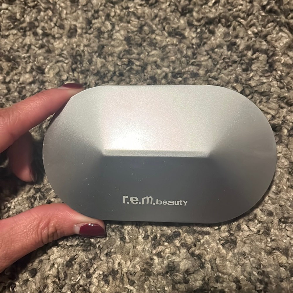 r.e.m beauty Principessa palette